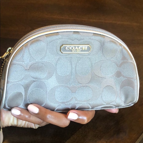 COACH + Esteé Lauder makeup purse - Picture 6 of 6